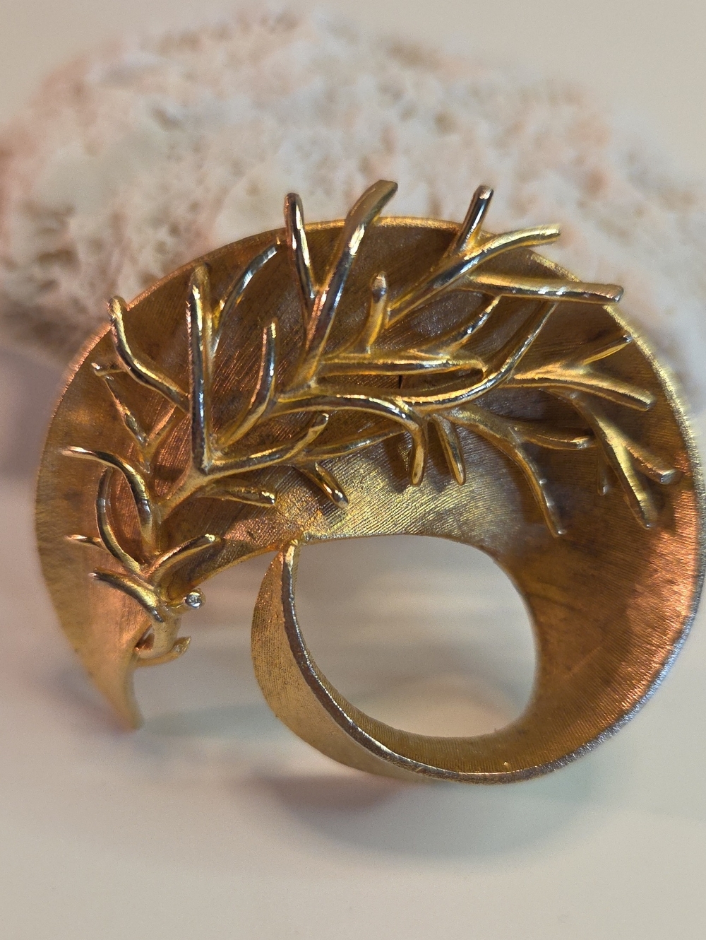 Brooch Unsigned Vintage Goldtone